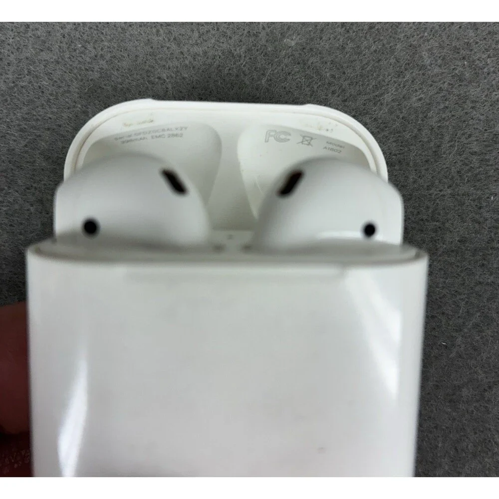 Apple AirPods 2nd Generation White Wireless Bluetooth Earbuds with Charging Case